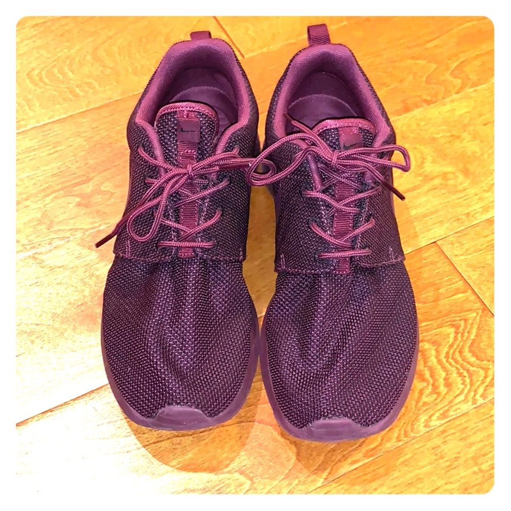 Nike Roshe Run Sneakers